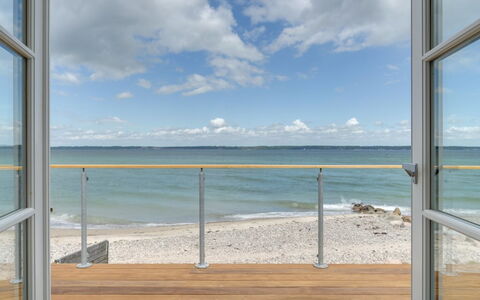 Elsabeth - 20M from the Sea: Blau, Daytime, Gewässer, Holz, Horizont, Wolke, Meer, Ozean, Küsten Und Ozeanische Forms, Geländer