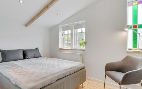 Elsabeth - 20M from the Sea: Interior Design, Möbel, Flooring, Bett, Fussboden, Schlafzimmer, Holz, Decke, Holzboden, Bedding