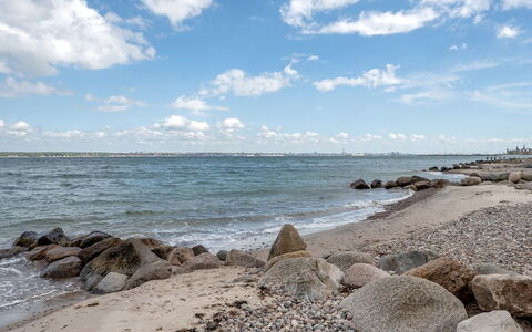 Elsabeth - 20M from the Sea: Himmel, Blau, Wasser, Wasservorräte, \Fels, Gewässer, Daytime, Horizont, Strand, Natürlichen Umgebung