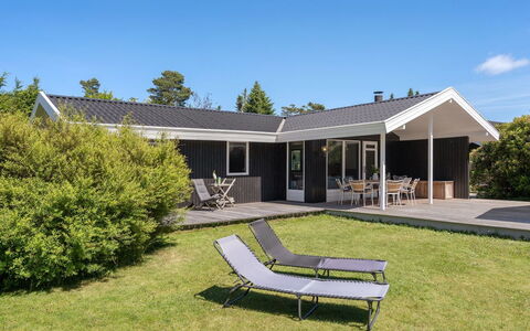 Ingelis - 1.2Km from the Sea: Flooring, Fussboden, Decke, Interior Design, Countertop, Küche, Cabinetry, Zimmer, Major Appliance, Light Fixture
