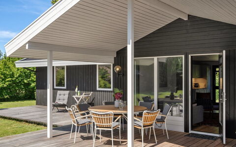 Ingelis - 1.2Km from the Sea: Flooring, Fussboden, Decke, Interior Design, Countertop, Küche, Cabinetry, Zimmer, Major Appliance, Light Fixture