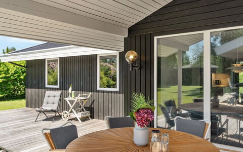 Ingelis - 1.2Km from the Sea: Flooring, Fussboden, Decke, Interior Design, Countertop, Küche, Cabinetry, Zimmer, Major Appliance, Light Fixture
