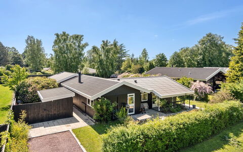 Ingelis - 1.2Km from the Sea: Flooring, Fussboden, Decke, Interior Design, Countertop, Küche, Cabinetry, Zimmer, Major Appliance, Light Fixture