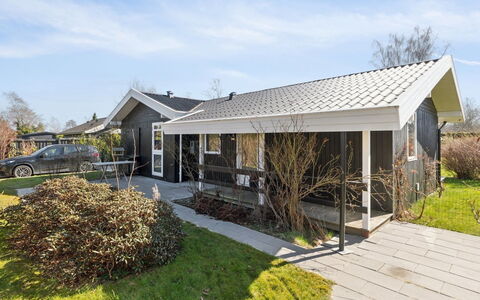 Ingelis - 1.2Km from the Sea: Wohnung, Schatten, Balkon, Stuhl, Zaun, Gartenmöbel, Aluminium, Kunstrasen