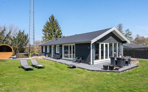 Øllegaard - 1Km from the Sea: Pflanzengemeinschaft, Sonnenlicht, Krautige Pflanze, Garten, Plantage, Landwirtschaft, Bauernhof