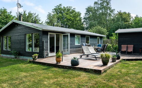 Lucie - 1.5Km from the Sea: Haus, Zuhause, Hütte, Dach, Abstellgleis, Tür, Ground, Garten, Gartenbauten, Garten