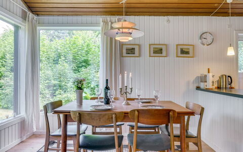 Lucie - 1.5Km from the Sea: Möbel, Interior Design, Holz, Flooring, Light Fixture, Decke, Esszimmer, Küche & Esszimmer Tisch, Stuhl, Tabelle
