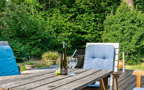 Lucie - 1.5Km from the Sea: Möbel, Gartenmöbel, Holz, Tabelle, Stuhl, Tisch Im Freien, Hartholz, Planke, Holzbeize, Garten