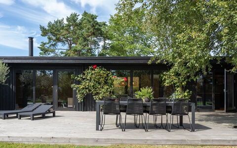 Hævnir - 1Km from the Sea: Flooring, Fussboden, Decke, Interior Design, Countertop, Küche, Cabinetry, Zimmer, Major Appliance, Light Fixture