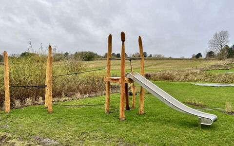 Vara - 800M from the Sea: Holz, Spielmittel, Spielplatz, Rasen, Park, Spielplatz Rutsche, Rutsche, Hartholz, Schwingen