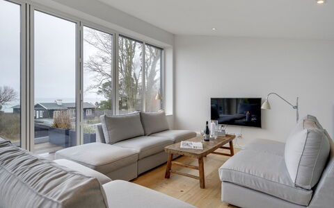 Ebke - 70M from the Sea: Möbel, Interior Design, Couch, Flooring, Fussboden, Holz, Wohnzimmer, Decke, Zimmer, Holzboden