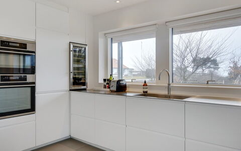 Ebke - 70M from the Sea: Interior Design, Flooring, Holz, Küche, Küchengerät, Fussboden, Decke, Countertop, Cabinetry, Beleuchtung
