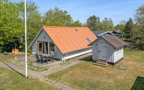 Marita - 225M from the Sea: Wohngebiet, Dach, Vorort, Auffahrt, Estate, Kamin