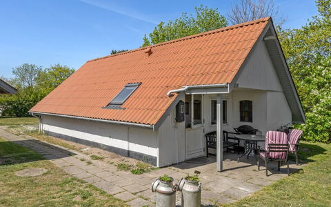 Marita - 225M from the Sea: Wohngebiet, Dach, Vorort, Auffahrt, Estate, Kamin
