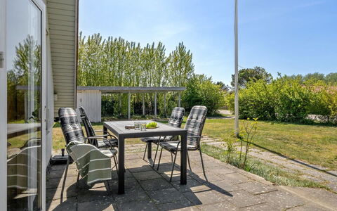 Marita - 225M from the Sea: Wohngebiet, Dach, Vorort, Auffahrt, Estate, Kamin