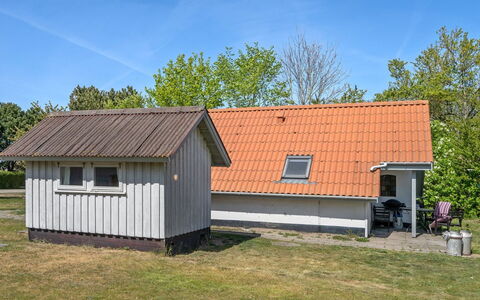 Marita - 225M from the Sea: Wohngebiet, Dach, Vorort, Auffahrt, Estate, Kamin