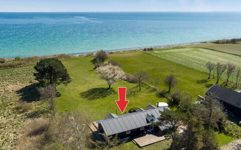 Trajko - 100M from the Sea: Wohngebiet, Dach, Vorort, Auffahrt, Estate, Kamin