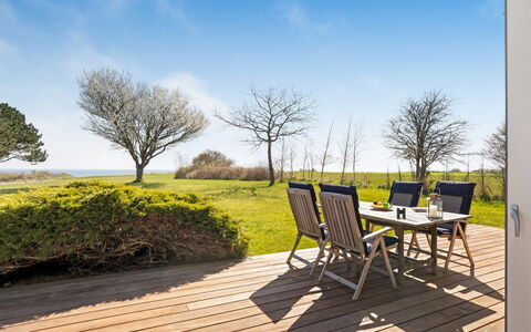 Trajko - 100M from the Sea: Wohngebiet, Dach, Vorort, Auffahrt, Estate, Kamin