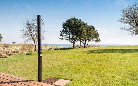 Trajko - 100M from the Sea: Wohngebiet, Dach, Vorort, Auffahrt, Estate, Kamin