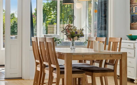 Ømund - 600M to the Fjord: Möbel, Flooring, Holz, Fussboden, Esszimmer, Interior Design, Küche & Esszimmer Tisch, Tabelle, Stuhl, Holzbeize