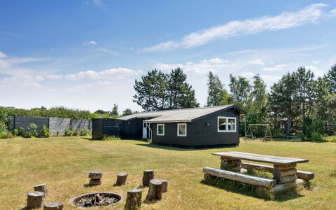 Ludvika - 350M from the Sea: Zuhause, Hütte, Veranda, Abstellgleis, Bauernhaus, Outdoor Struktur