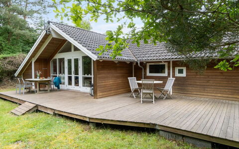 Merina - 700M from the Sea: Holz, Haus, Hütte, Zuhause, Dach, Hartholz, Planke, Veranda, Abstellgleis, Estate