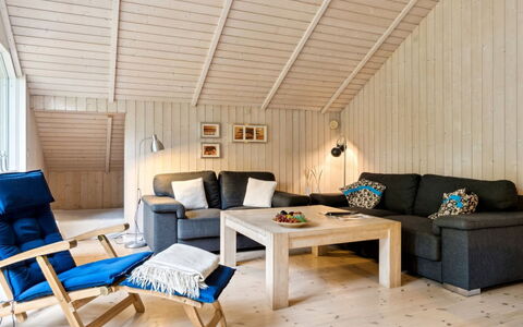 Merina - 700M from the Sea: Möbel, Interior Design, Flooring, Fussboden, Holz, Decke, Holzboden, Zimmer, Wohnzimmer, Beleuchtung
