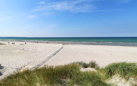 Merina - 700M from the Sea: Dach, Haus, Grundstueck, Zuhause, Hütte, Estate, Gartenbauten, Schatten, Blockhaus, Landscaping
