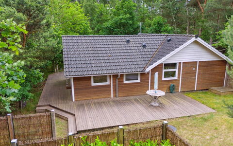 Merina - 700M from the Sea: Hütte, Hinterhof, Garten, Gartenbauten, Schuppen, Abstellgleis, Gartenmöbel, Blockhaus, Outdoor Struktur, Hütte