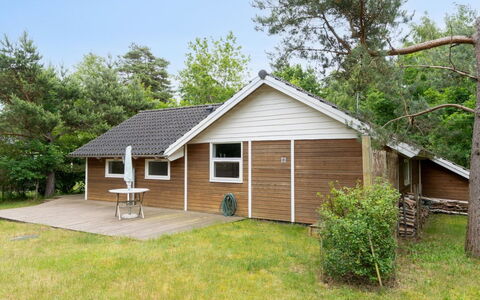 Merina - 700M from the Sea: Hütte, Hinterhof, Garten, Gartenbauten, Schuppen, Abstellgleis, Gartenmöbel, Blockhaus, Outdoor Struktur, Hütte