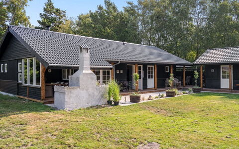 Kunegunda - 650M from the Sea: Dach, Haus, Zuhause, Hütte, Abstellgleis, Estate, Auffahrt, Gartenbauten, Garten, Schuppen