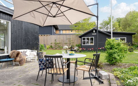 Eeli - 150M from the Sea: Regenschirm, Gartenmöbel, Möbel, Tisch Im Freien, Stuhl, Schatten, Garten, Küche & Esszimmer Tisch, Terrasse, Garten