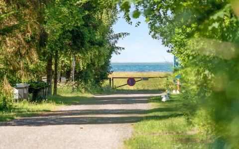 Tannie - 300M from the Sea: Wohngebiet, Dach, Vorort, Auffahrt, Estate, Kamin