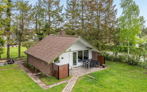 Skalk - 300M from the Sea: Wohngebiet, Dach, Vorort, Auffahrt, Estate, Kamin