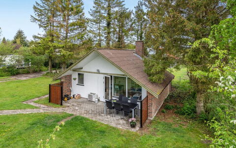 Skalk - 300M from the Sea: Wohngebiet, Dach, Vorort, Auffahrt, Estate, Kamin