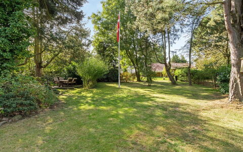 Haldis - 120M from the Sea: Wohngebiet, Dach, Vorort, Auffahrt, Estate, Kamin