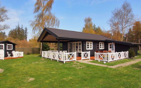 Enola - 900M from the Sea: Dach, Hütte, Haus, Veranda, Gartenbauten, Abstellgleis, Schatten, Outdoor Struktur, Garten, Hinterhof