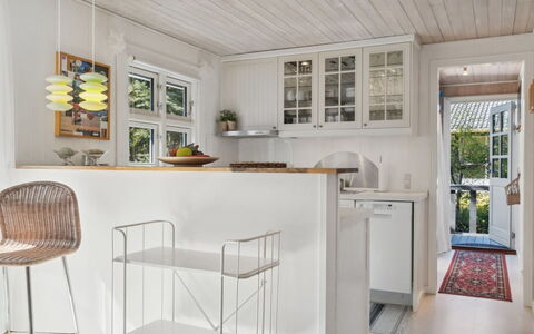 Arild - 10M from the Sea: Möbel, Interior Design, Flooring, Küche, Fussboden, Holz, Countertop, Zuhause, Decke, Cabinetry
