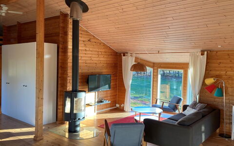 Karanfilka - 900M from the Sea: Dach, Haus, Zuhause, Hütte, Tür, Abstellgleis, Deck, Veranda, Planke, Hartholz