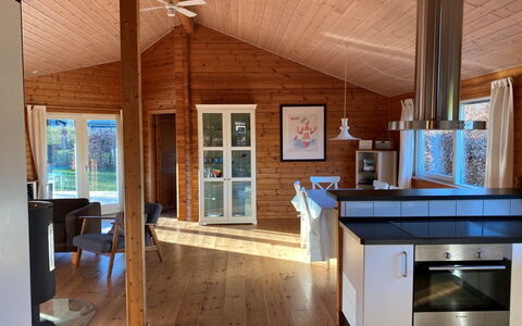 Karanfilka - 900M from the Sea: Dach, Haus, Zuhause, Hütte, Tür, Abstellgleis, Deck, Veranda, Planke, Hartholz