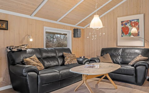 Uta - 300M from the Sea: Möbel, Holz, Interior Design, Holzboden, Flooring, Fussboden, Couch, Wohnzimmer, Zuhause, Zimmer