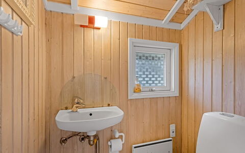 Uta - 300M from the Sea: Wand, Holz, Armatur, Flooring, Fussboden, Decke, Interior Design, Bad Sink, Zimmer, Badezimmer