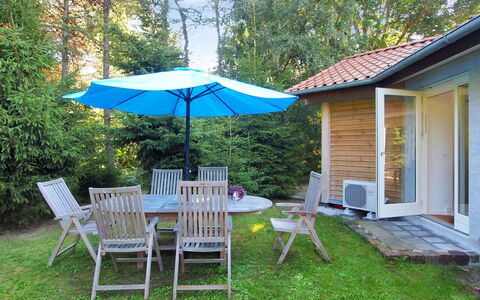 Fernande - 150M from the Sea: Möbel, Gartenmöbel, Stuhl, Tabelle, Tisch Im Freien, Regenschirm, Schatten, Garten, Terrasse, Hinterhof