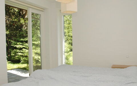 Fernande - 150M from the Sea: Wand, Interior Design, Schlafzimmer, Holz, Flooring, Fussboden, Bett, Decke, Zuhause, Bedding