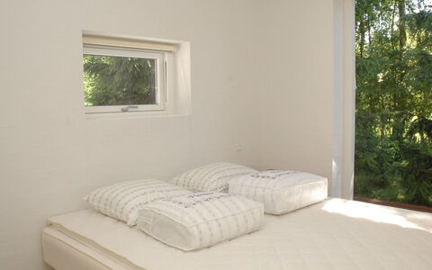 Fernande - 150M from the Sea: Holz, Schlafzimmer, Bett, Interior Design, Fussboden, Bettdecke, Bedding, Flooring, Möbel, Zuhause