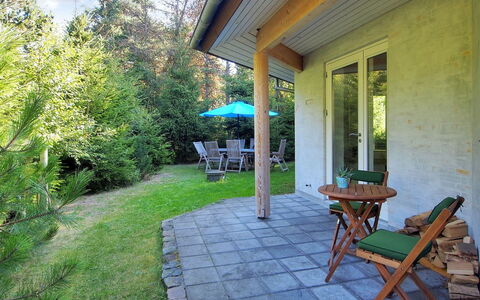 Fernande - 150M from the Sea: Strauch, Möbel, Gartenmöbel, Garten, Schatten, Stuhl, Ground, Hütte, Veranda, Hinterhof