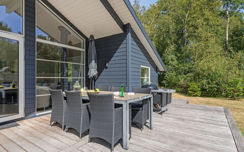 Jelke - 50M from the Sea: Wohnung, Schatten, Balkon, Stuhl, Zaun, Gartenmöbel, Aluminium, Kunstrasen