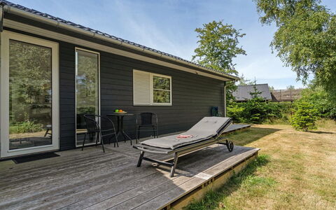 Jelke - 50M from the Sea: Wohnung, Schatten, Balkon, Stuhl, Zaun, Gartenmöbel, Aluminium, Kunstrasen