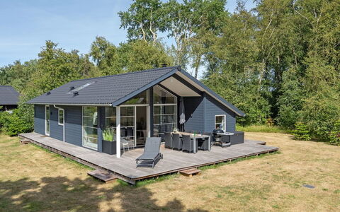 Jelke - 50M from the Sea: Wohnung, Schatten, Balkon, Stuhl, Zaun, Gartenmöbel, Aluminium, Kunstrasen