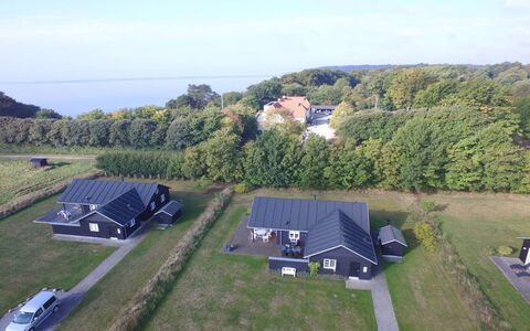 Miika - 100M from the Sea: Wohngebiet, Zuhause, Dach, Haus, Landschaft, Vorort, Estate, Grundstueck, Hütte, Vogelperspektive